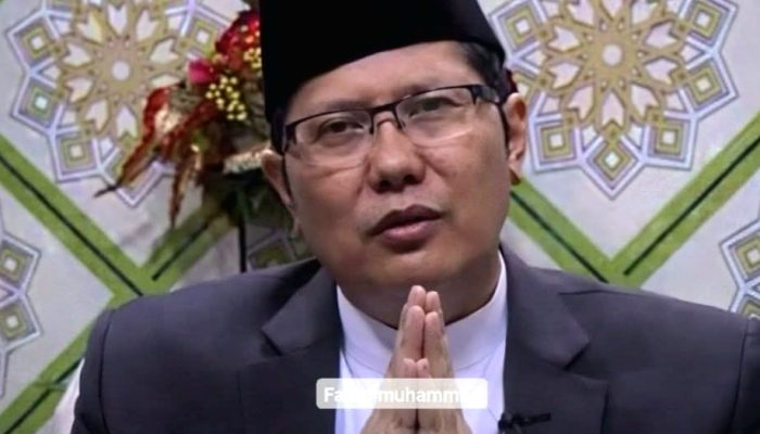 KH Cholil Nafis, Sebaiknya Belajar dengan Pimpinan Muhammadiyah