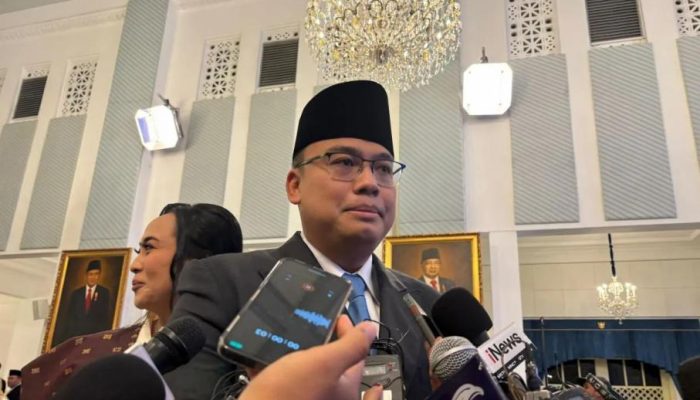 Angga Raka Prabowo, Rangkap 3 Jabatan