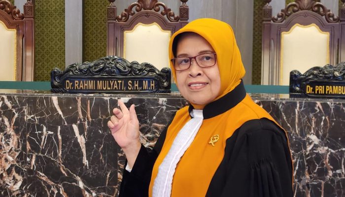 Rahmi, Gadis Minang yang jadi Hakim Agung