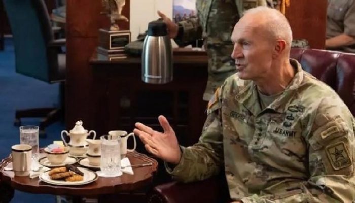 Menhan AS Pecat Kepala Staf Angkatan Darat dan Dua Jenderal