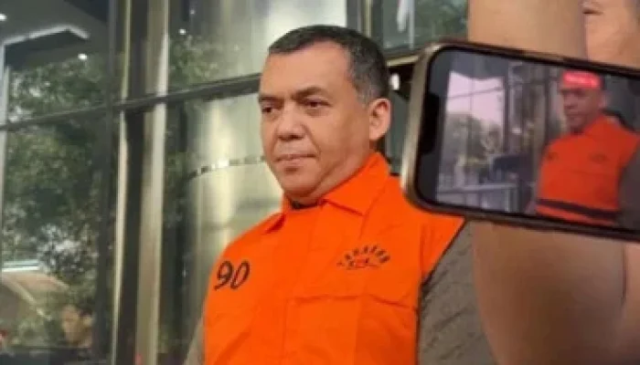 Wamen Imigrasi Silmy Karim Menyerahkan Diri ke Gedung KPK