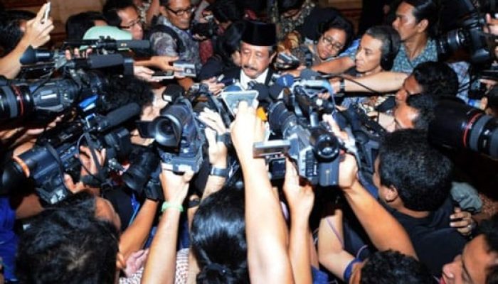 Kewajiban Verifikasi Informasi oleh Al Quran