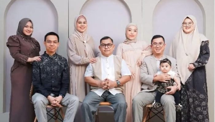Menembus Batas Zaman: Kiprah dan Dedikasi Drs. Wahyudi El Panggabean, M.H. di Dunia Jurnalistik dan Hukum