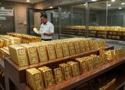 Kilau Emas Meredup: Kebijakan The Fed Paksa Harga Logam Mulia Rontok Hari Ini
