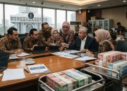 Menanti Intervensi BI: Rupiah Tertahan di Rp17.900-an per Dolar AS Jelang Akhir Pekan