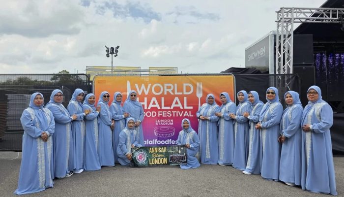 Gema Shalawat di London Stadium: Mahasiswa UMSU Bawa Dakwah Kultural ke Panggung Dunia