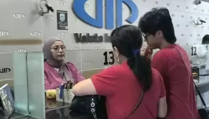 Terhimpit Sinyal Merah Inflasi Amerika: Rupiah Ambles ke Rp17.903 per Dolar AS, Skenario Rp18.000 Terus Mengintai